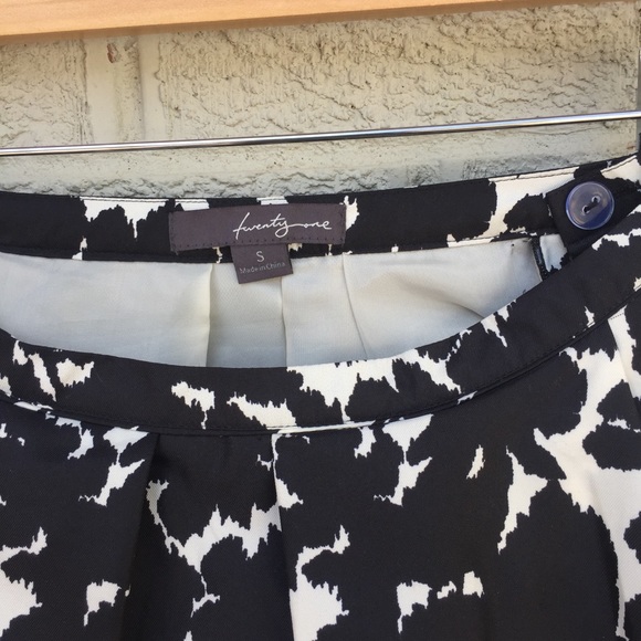 Forever 21 Pleated Print Mini Skater Skirt - Picture 6 of 8